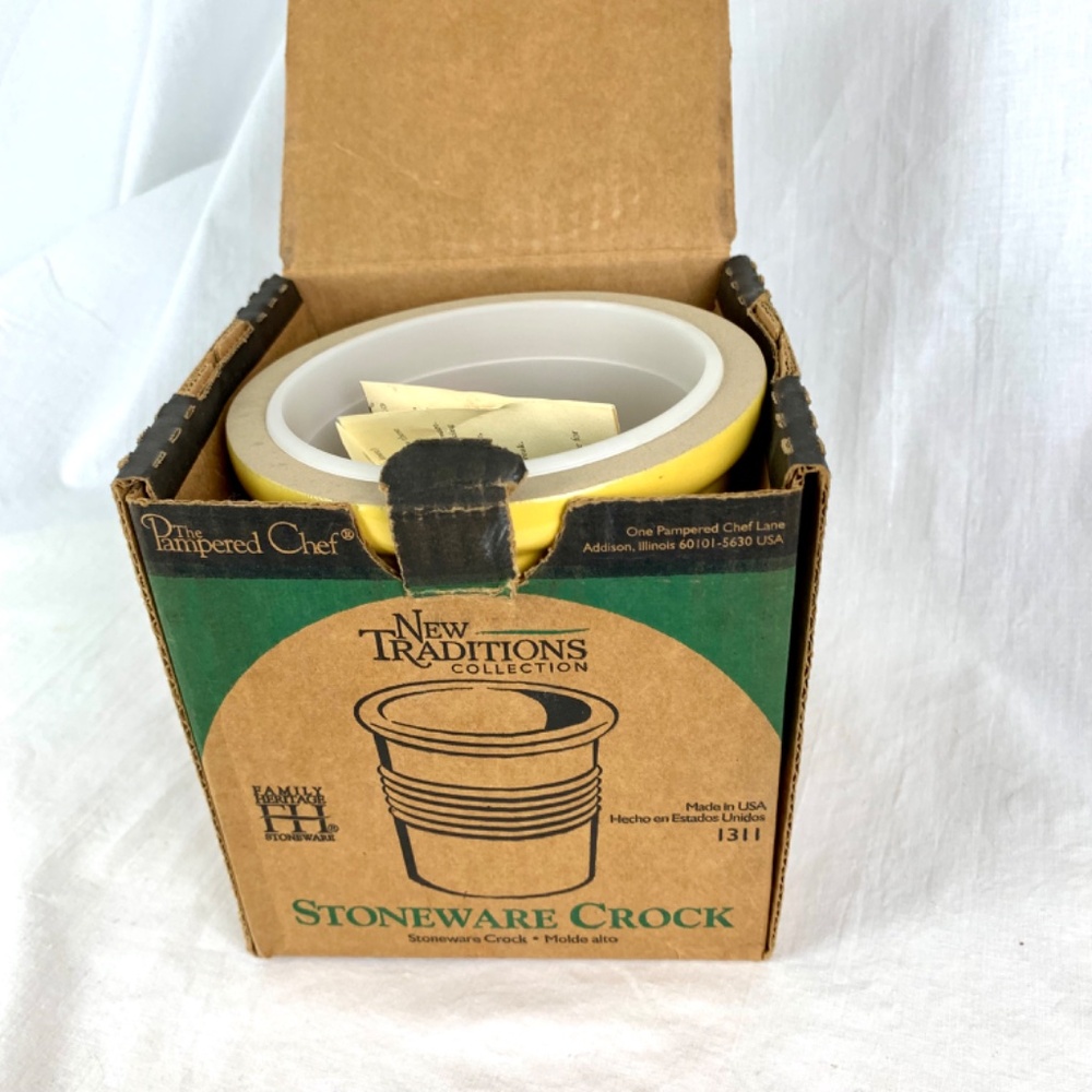New Pampered Chef Yellow Stoneware Crock Bread Baking or Storage Original Box - Picture 11 of 14